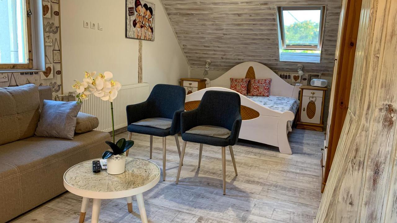 T.H.Ny Village Inn Cottage Tihany Eksteriør bilde